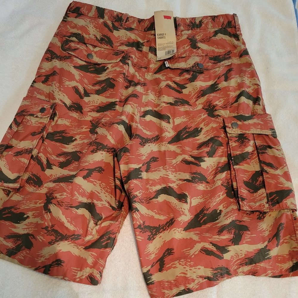 Men's Levi's Cargo Shorts - Picture 2 of 2
